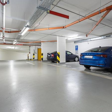 Yellow Apartment With Parking Prague Exterior photo